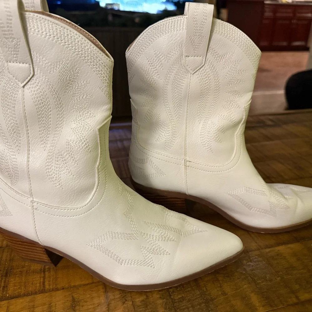 White Western Cowgirl Boots - Picture 1 of 9